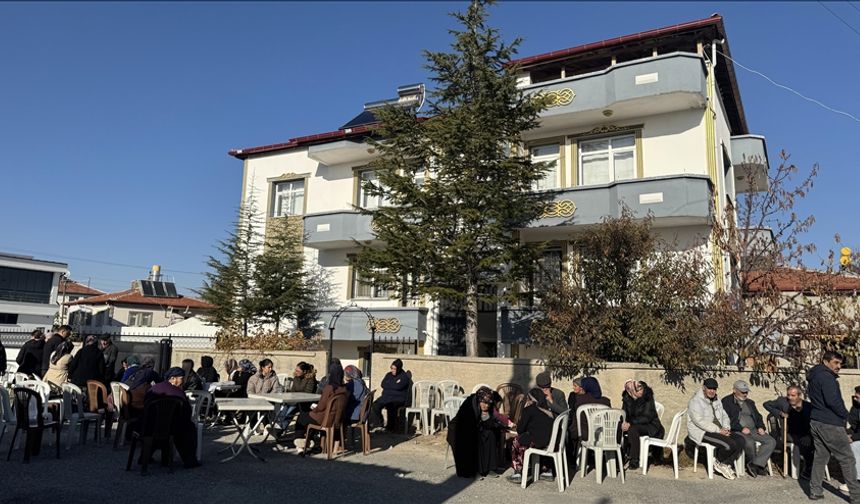 Fatih'te gıda zehirlenmesi şüphesiyle ölen anne ve 2 çocuğunun hayalleri yarım kaldı