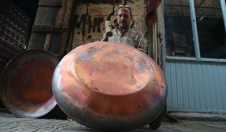 Kahramanmaraş’ta kaybolan meslek! Son bakırcı ustaları direniyor