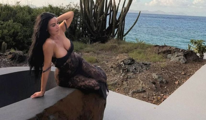Kim Kardashian Dantel Elbisesiyle Sosyal Medyayı Salladı