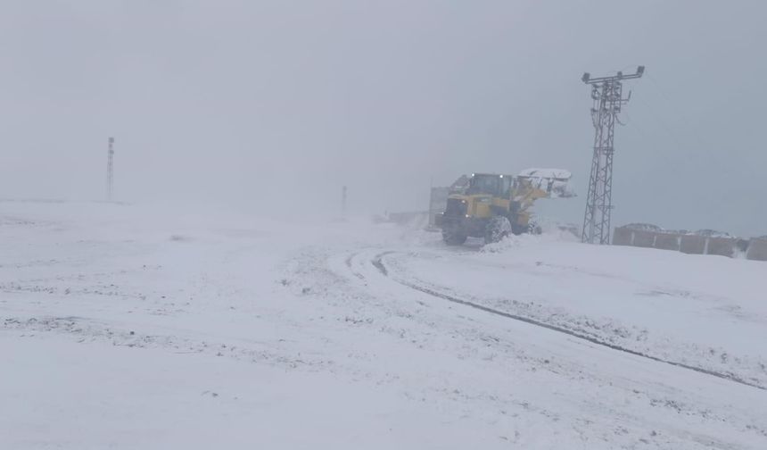 Şırnak’ta yoğun kar yağışı hayatı etkiliyor
