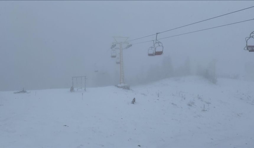 Uludağ'da kar yağışı etkili oluyor