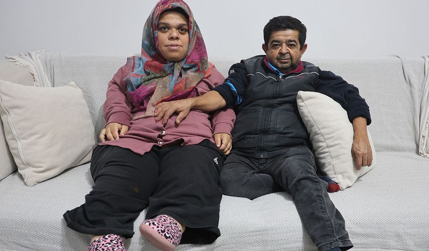 21 yıl sonra evlenerek aşklarına engel tanımayan cüce çift, anne ve baba olacak olmanın heyecanını yaşıyor