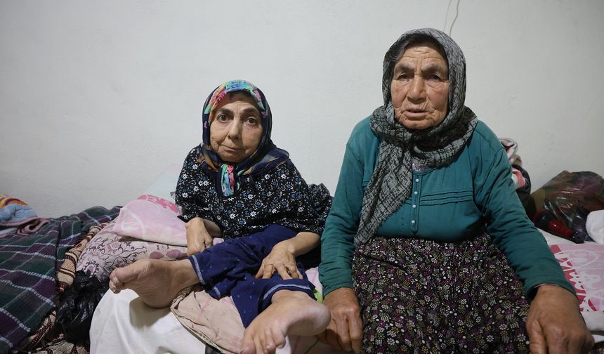 80 yaşındaki anne, 61 yaşındaki engelli kızına ömrünü adadı