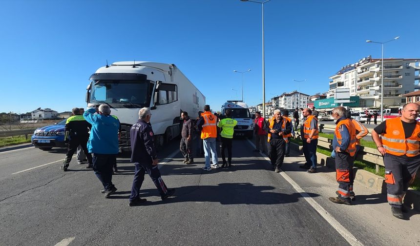 Antalya’da tırın çarptığı Karayolları işçisi hayatını kaybetti