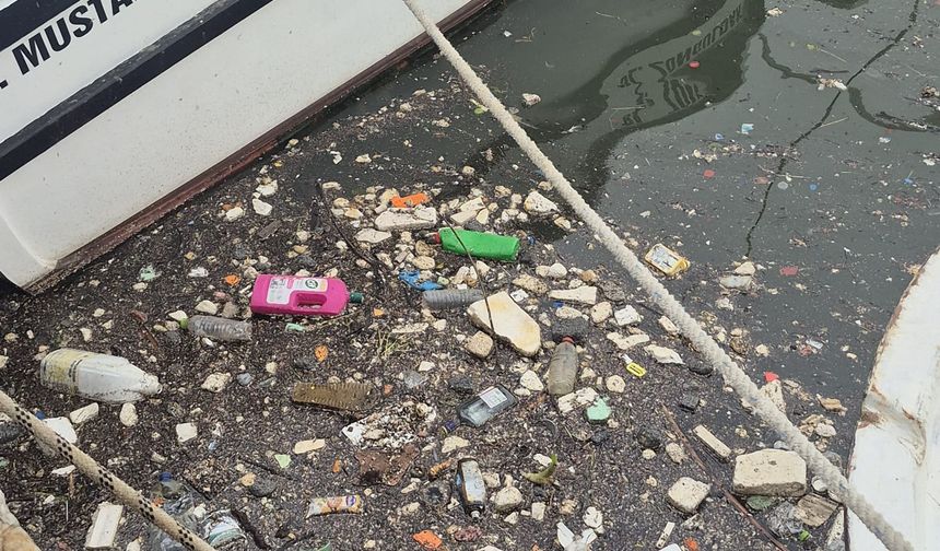 Deniz Kirliliği Alarm Veriyor: Zonguldak’ta Balıkçılar 1 Ton Çöp Topladı