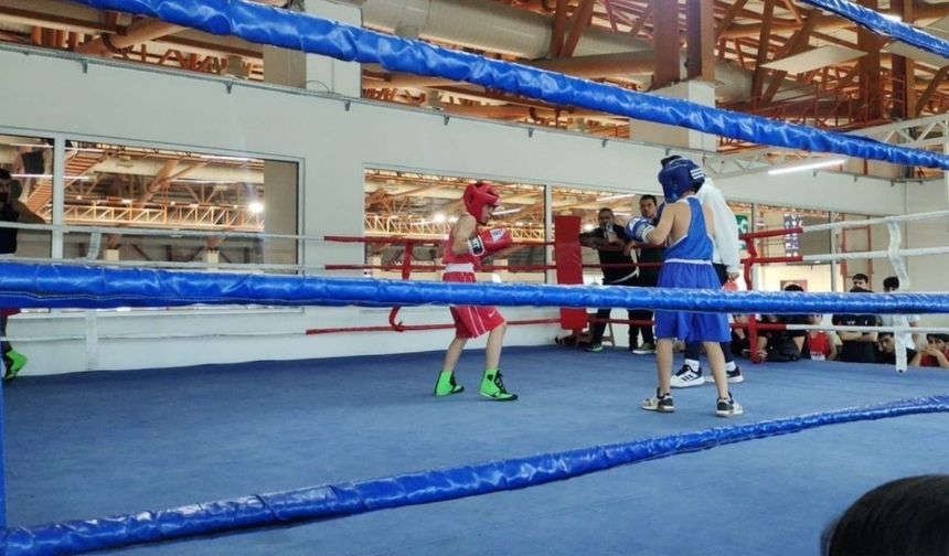 Boks bölge turnuvası heyecanı Kahramanmaraş’ta yaşandı
