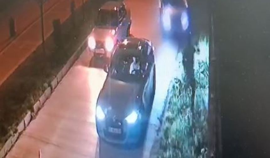 'Dur' ihtarına uymayan 2 kardeş, polis memuruna çarptı