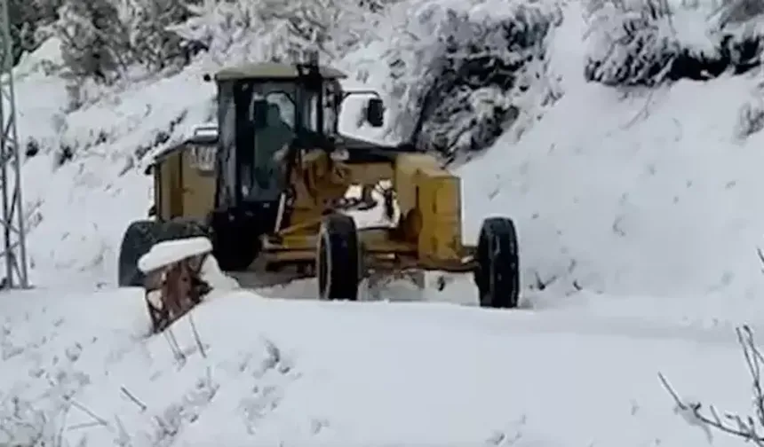 Erzincan'da 12 köy yolu, kardan kapandı