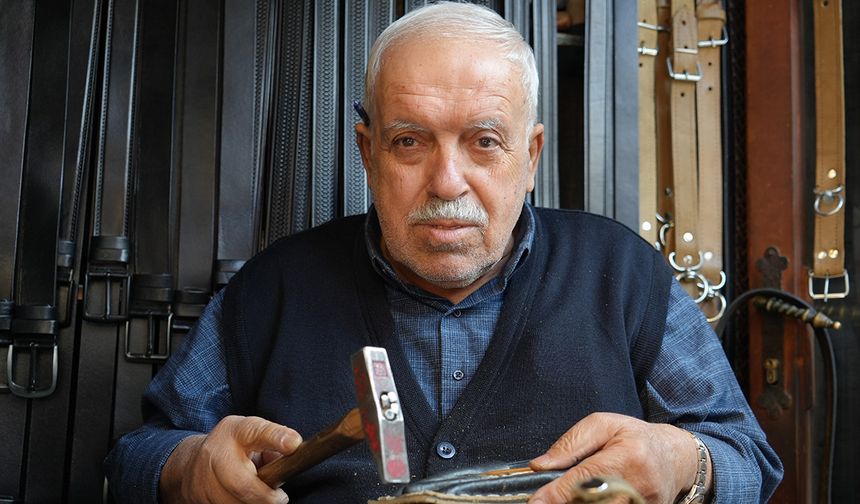 Gaziantep'te 2 metrekarelik dükkanda 48 yıldır mesleğini icra ediyor