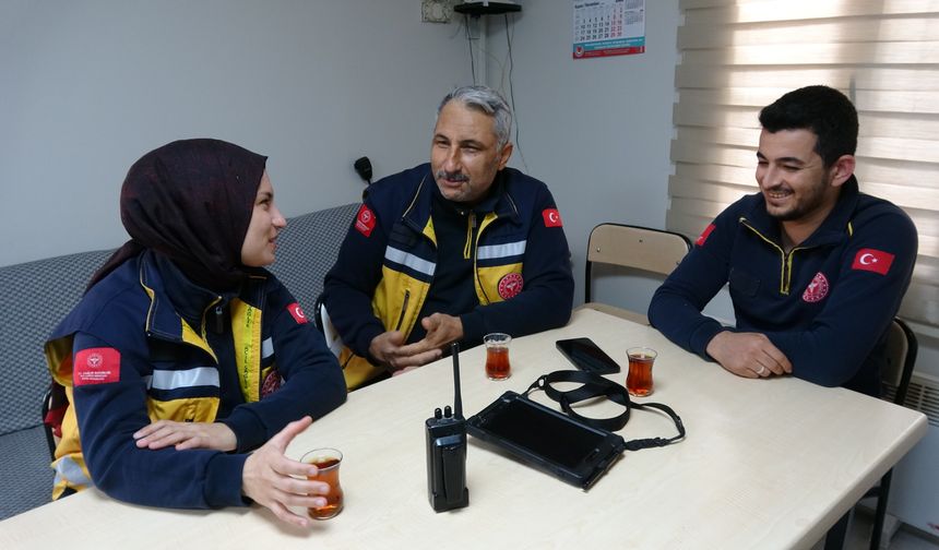 Gaziantep’te Baba-Kız Aynı Ambulansta Hayat Kurtarıyor