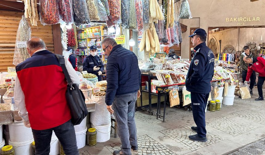 Kahramanmaraş Kapalı Çarşı’da raf ömrü dolmuş ürünlere denetim