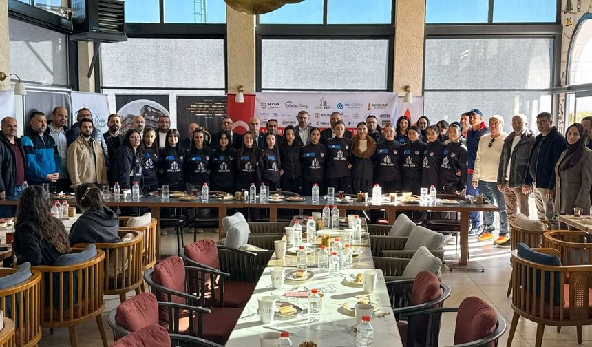 Kahramanmaraş’ın hentboldaki gururu Altın Kızlar lansmanla tanıtıldı