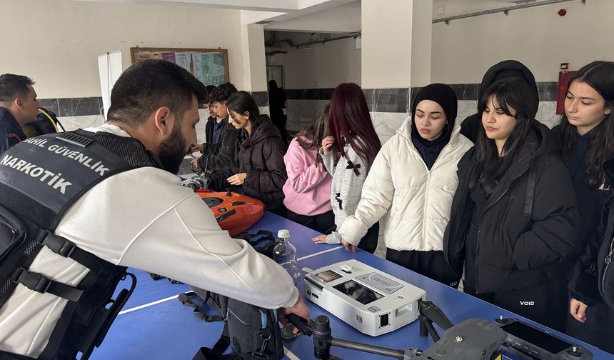 Kahramanmaraş'ta lise öğrencilerine Sahil Güvenlik Komutanlığı tanıtıldı