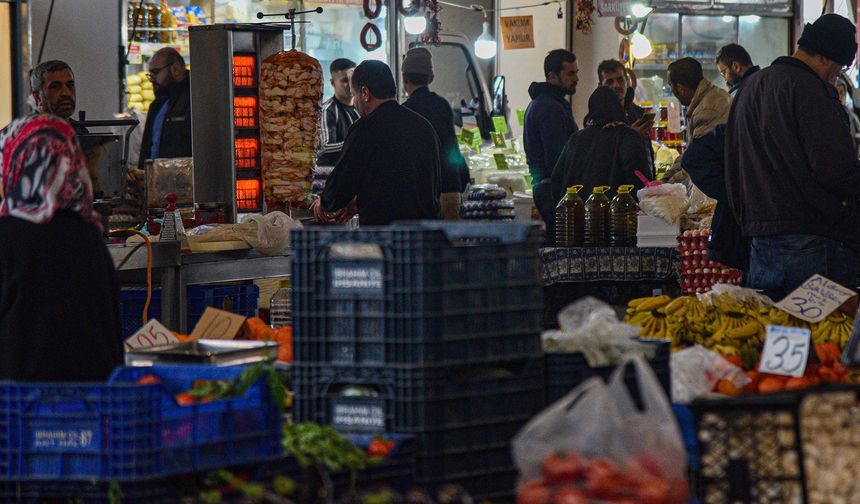 Sokak lezzetleri ve açıkta satılan gıdalar sağlık riskleri taşıyor