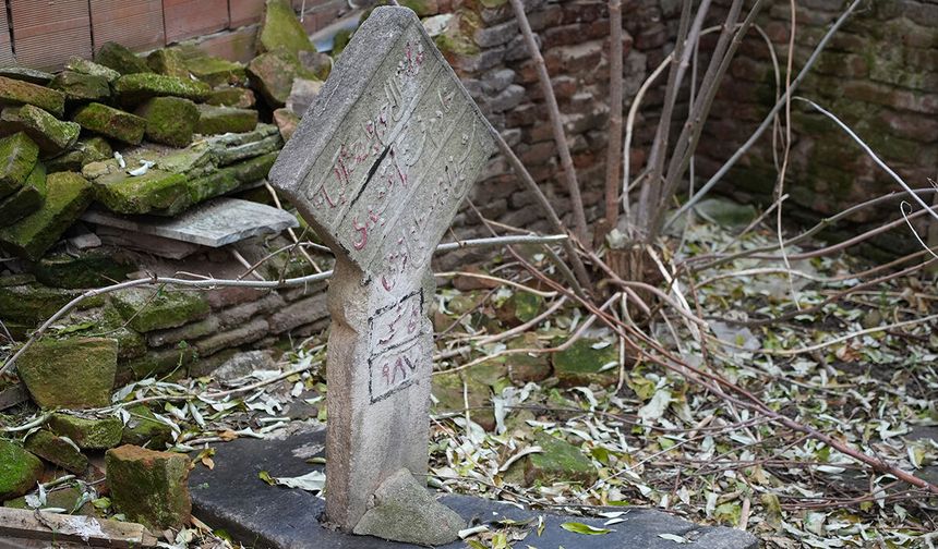 Edirne’de ilginç manzara: Osmanlı dönemi kabri apartman bahçesinde kaldı