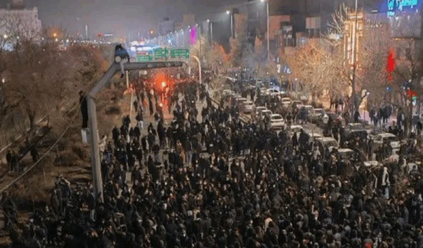 İran’daki Gösterilerde Ölü Sayısı 5 Bin 848’e Yükseldi