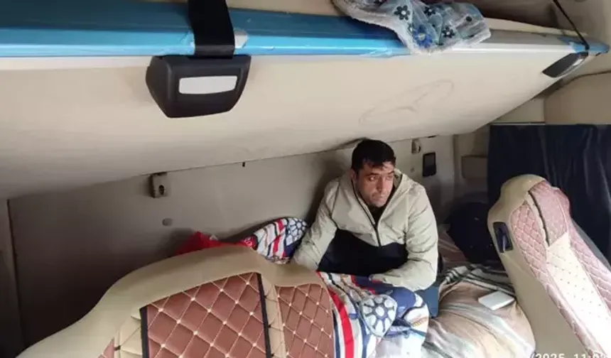 Kaçak göçmenler, TIR'ın yatak kısmında saklanırken yakalandı