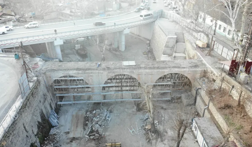 Kahramanmaraş’ta Kanlıdere Köprüsü aslına uygun şekilde restore ediliyor