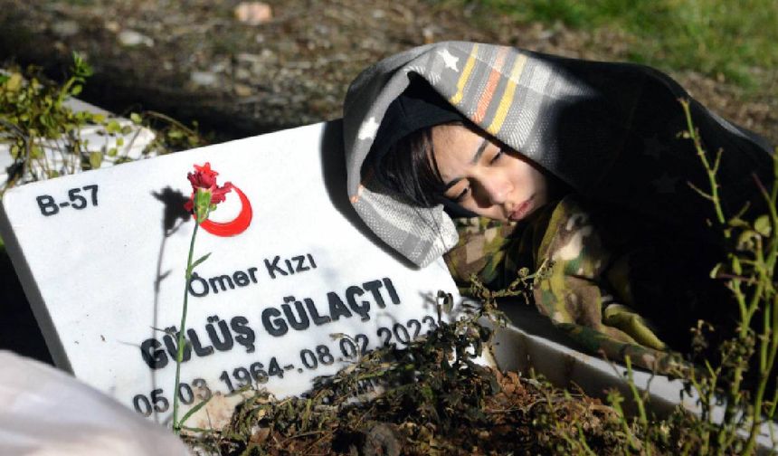 3 yıl öncesine kadar dizinde yattığı babaannesinin mezar taşına başını yaslayıp, geçmişi yad etti