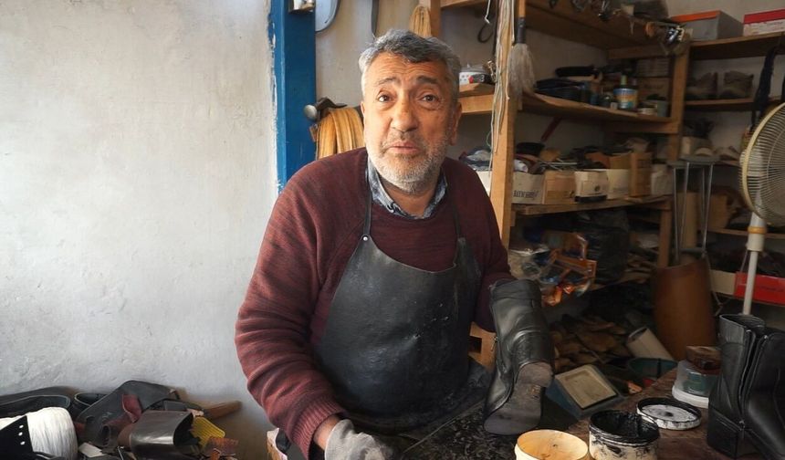 40 yıllık ayakkabı ustası mesleğini tek başına ayakta tutuyor