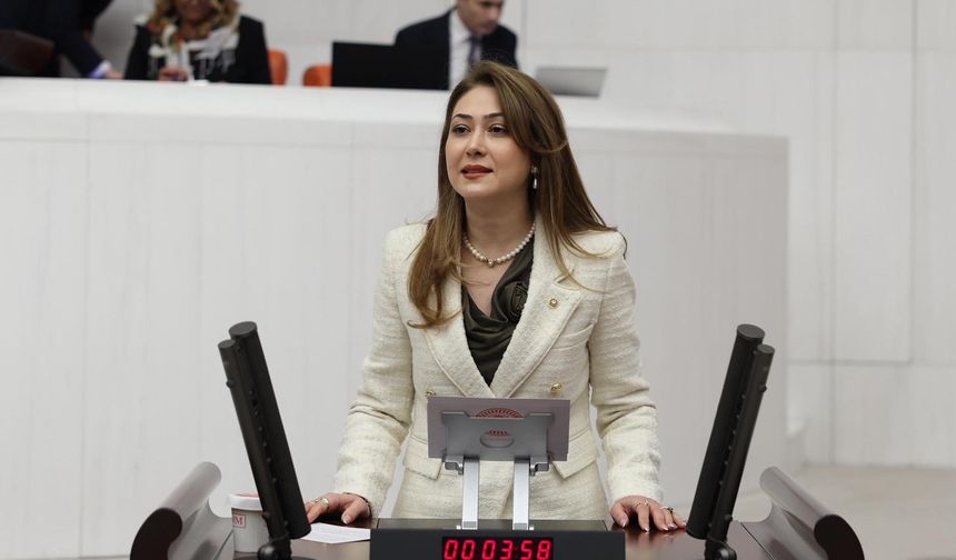 Milletvekili Zuhal Karakoç’tan 12 Şubat konuşması: “Bayrak düşmez, bu millet teslim olmaz”