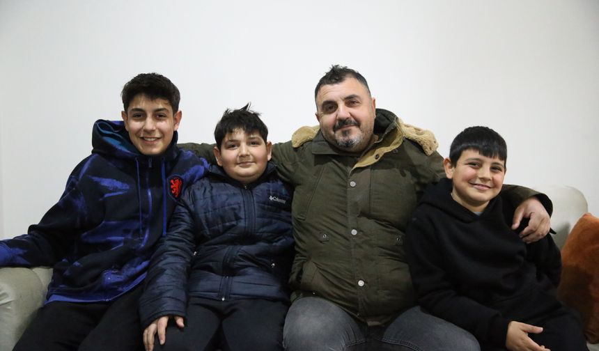 Kahramanmaraş depremlerinde eşini kaybeden baba, 3 evladıyla hayata tutunuyor