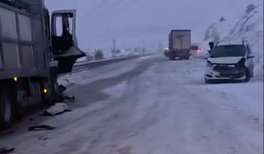 Göksun-Kayseri Yolunda Tipi ve Buzlanma Zincirleme Kazaya Neden Oldu: 3 Yaralı