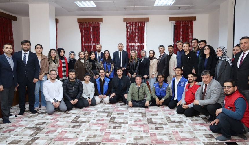 Kahramanmaraş Gençlik ve Spor İl Müdürü, Afşinli gençlerle görüştü