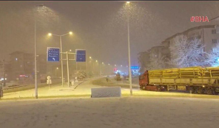 Kahramanmaraş’ın kuzey ilçelerinde kar yağışı etkili olmaya başladı