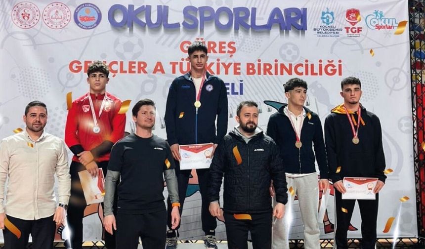 Kahramanmaraşlı güreşçi Türkiye üçüncüsü oldu