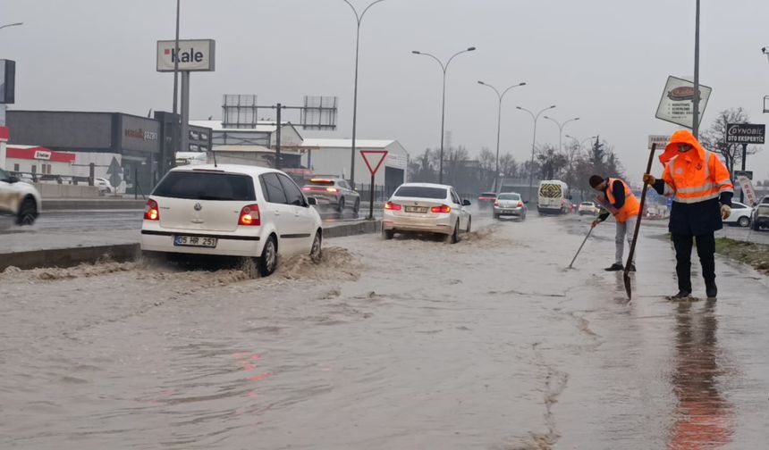 Kahramanmaraş’ta Cadde ve Sokaklar Sular Altında Kaldı