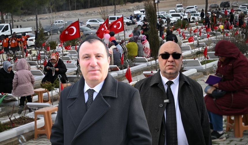 Kahramanmaraş’ta deprem şehitlerinin kabirleri başında gözyaşı ve dua