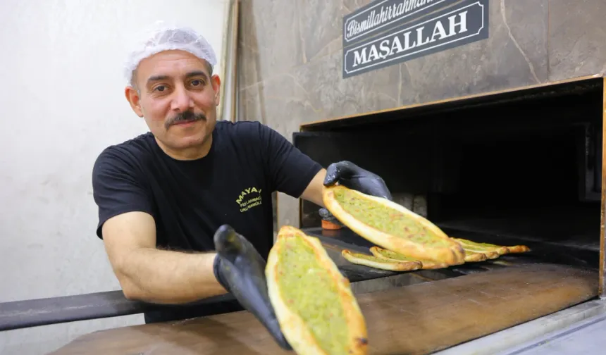 Kahramanmaraş'ın iftar sofralarındaki yıldız lezzet: Fıstıklı börek