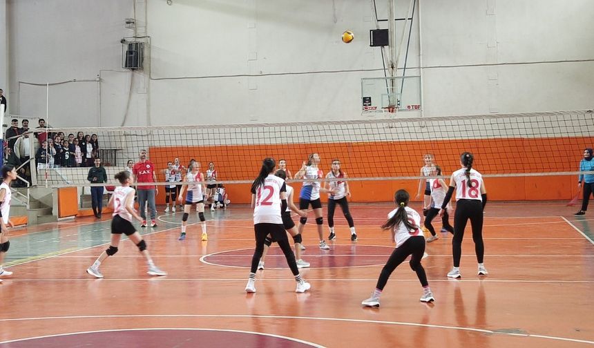 Kahramanmaraş’ta Midi Kızlar İl Birinciliği sona erdi: Geleceğin yıldızları sahnede