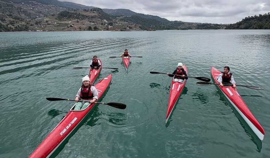 Kahramanmaraş’ta minik ve yıldız kano yarışları heyecanı