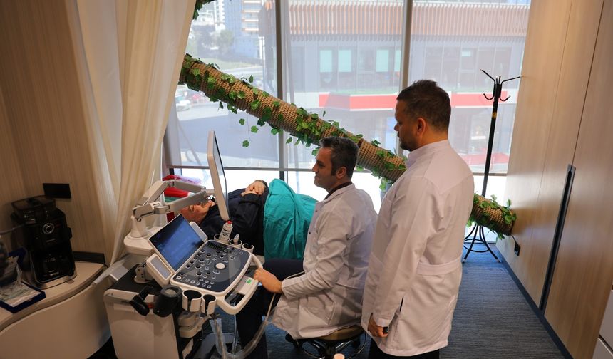 Kahramanmaraş’ta Mucize Gibi Tedavi: Tekerlekli Sandalyeyle Geldi, Yürüyerek Çıktı