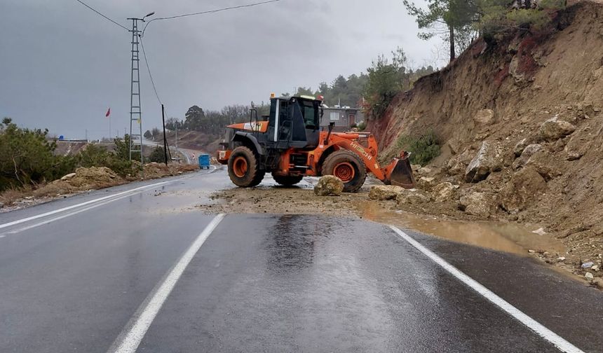Kahramanmaraş’ta Yollar Su ve Çamurdan Temizleniyor