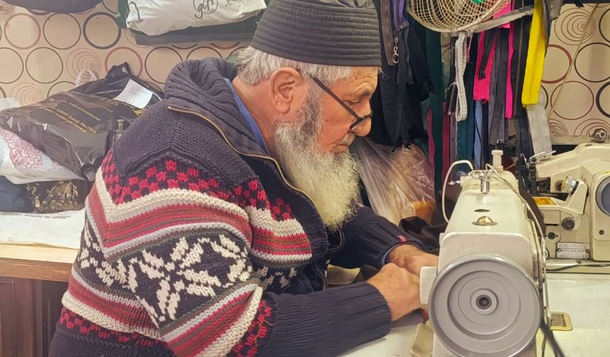 Kahramanmaraş'ta Zeki Müren’in Kostümünü Diken 83 Yaşındaki Terzi Hâlâ İş Başında