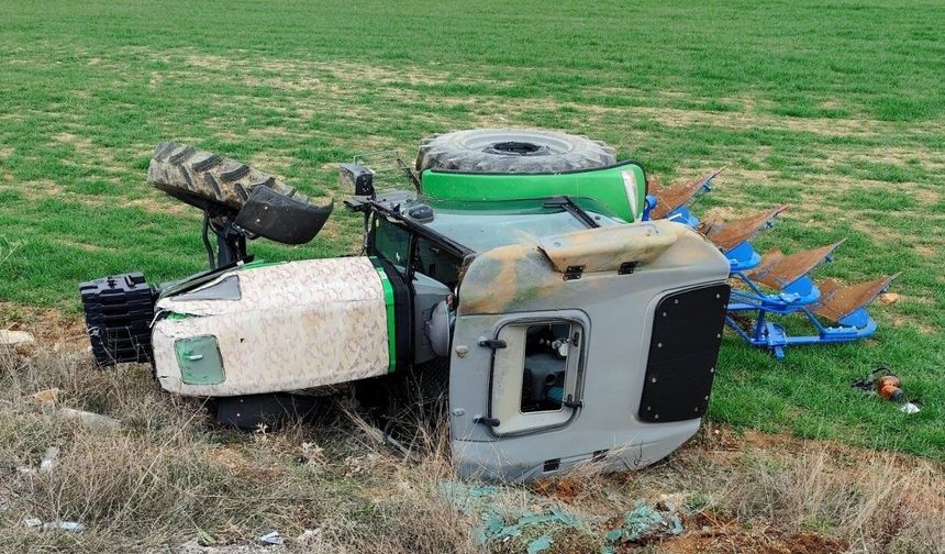 Şarampole yuvarlanan traktörün sürücüsü yaralandı