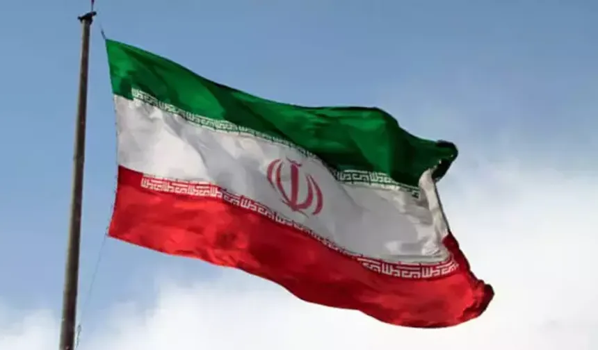 İran: ABD-İsrail hedeflerine yaklaşık 700 füze ve 3 bin 600 İHA atıldı