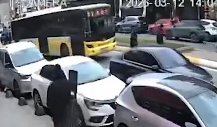 Cenazeden çıkıp yolun karşısına geçiyordu: İETT otobüsü çarptı, hayatını kaybetti