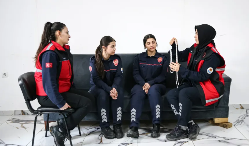 Adana’nın Kadın İtfaiyecileri Zorlu Görevlerde Ön Safta