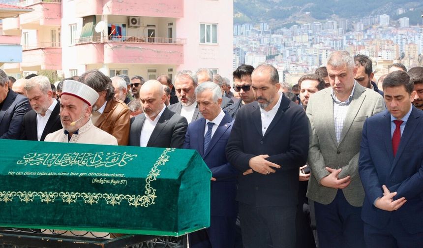 Ahmet Özdemir'in acı günü! Annesi dualarla uğurlandı