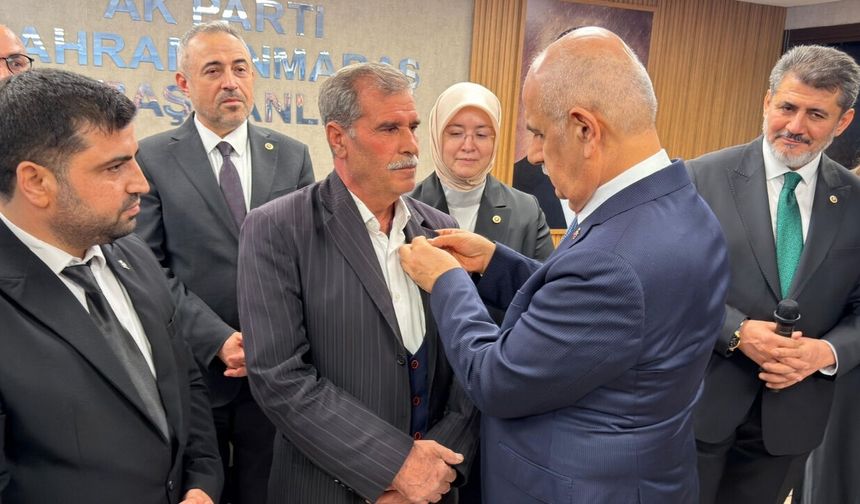 AK Parti bayramlaşmasında şok gelişme: Yeniden Refahlı isimler rozet taktı