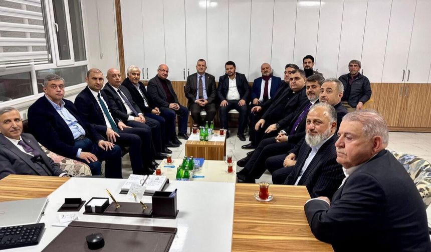 AK Parti teşkilatı İlim Yayma Cemiyeti iftarına katıldı