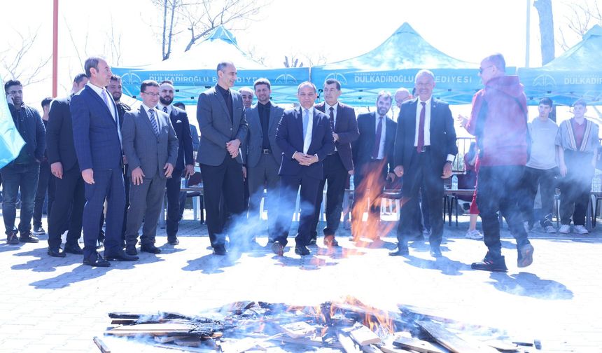 Ateşten atladılar baharı selamladılar! Kahramanmaraş'ta unutulmaz Nevruz etkinliği