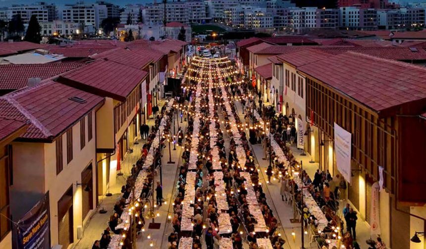 Bakan Kurum Depremzedelerle İftar Yaptı