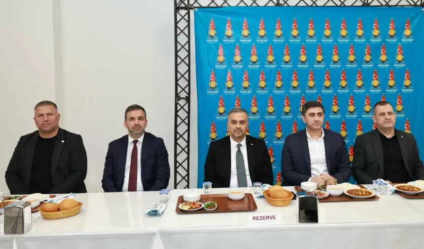 Başkan Toptaş muhtarlarla iftar sofrasında buluştu