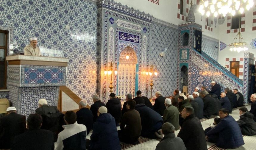 İl Müftüsü Güller Arıgüloğlu Camii’nde vatandaşlarla buluştu