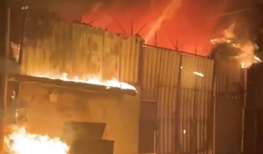 İstasyon Mahallesi’nde Depoda Yangın Çıktı